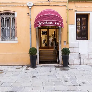 Agli Artisti Italien