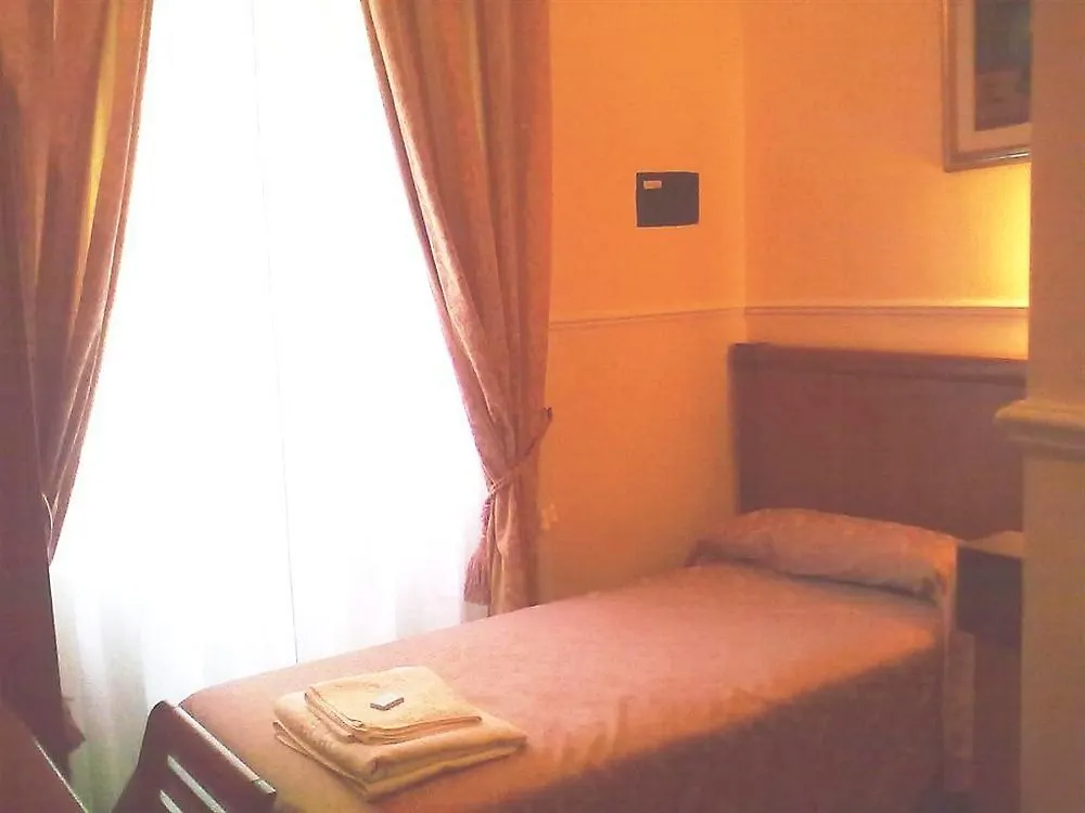 Hotel Aristotele Rome 2*,